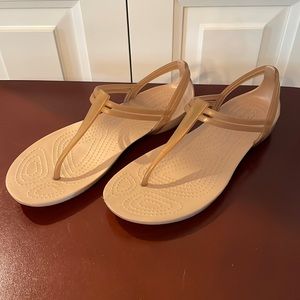CROCS sexy flips size 6